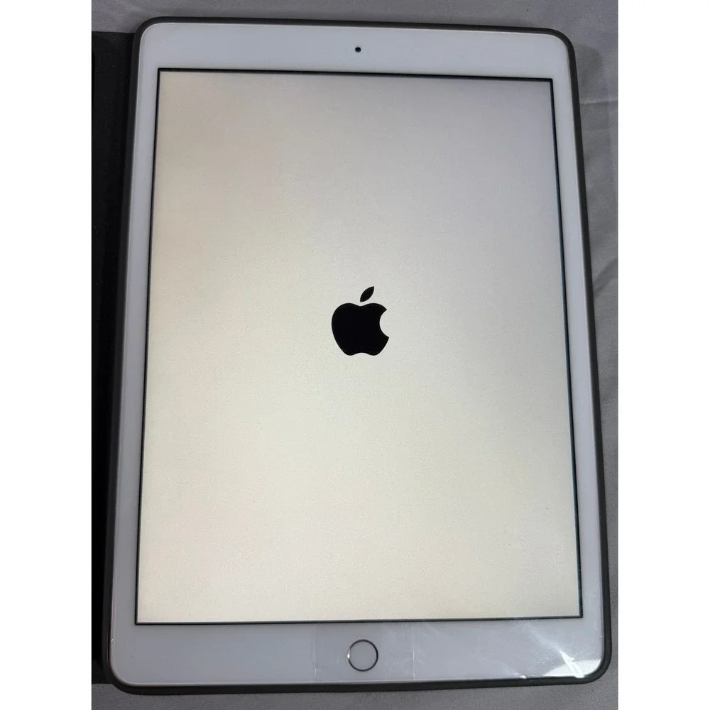 Apple iPad 8th Gen A2270 32GB Rose Gold with Bluetooth Keyboard Case Bundle